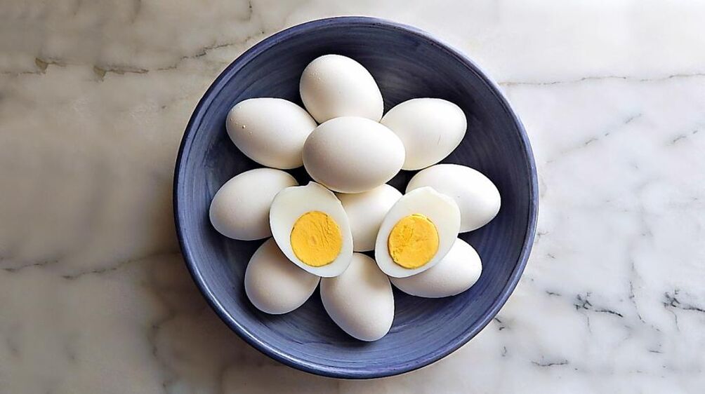 Telur ayam adalah produk yang diperlukan dalam diet diet kimia